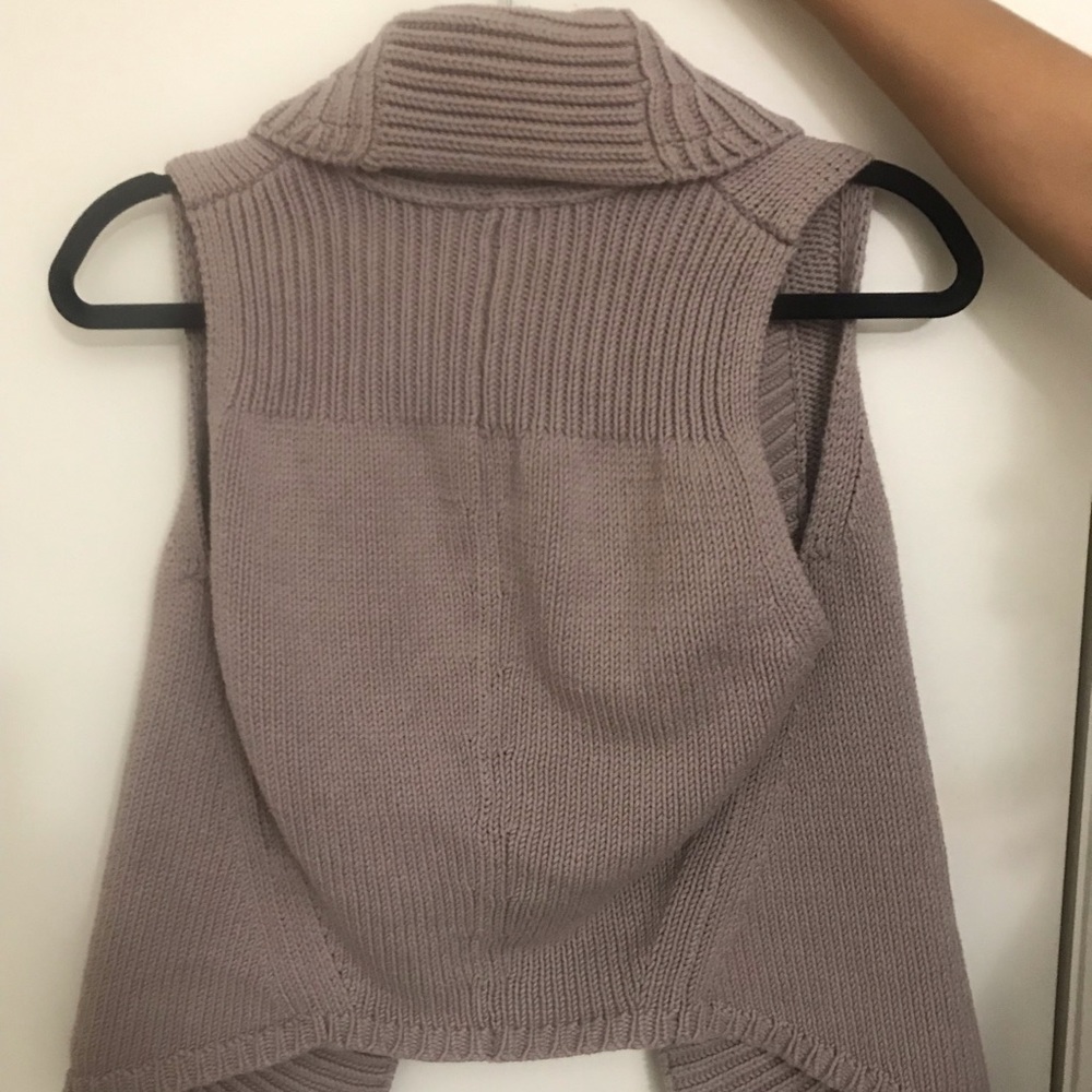 GAP Vest - Picture 2 of 3